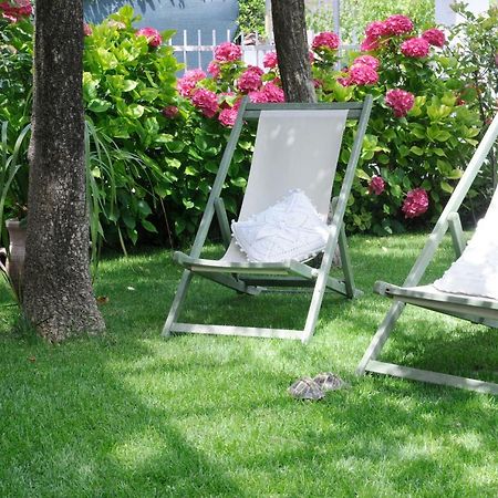 Tre Civette Sul Como Bed and Breakfast Marina di Massa Exterior foto