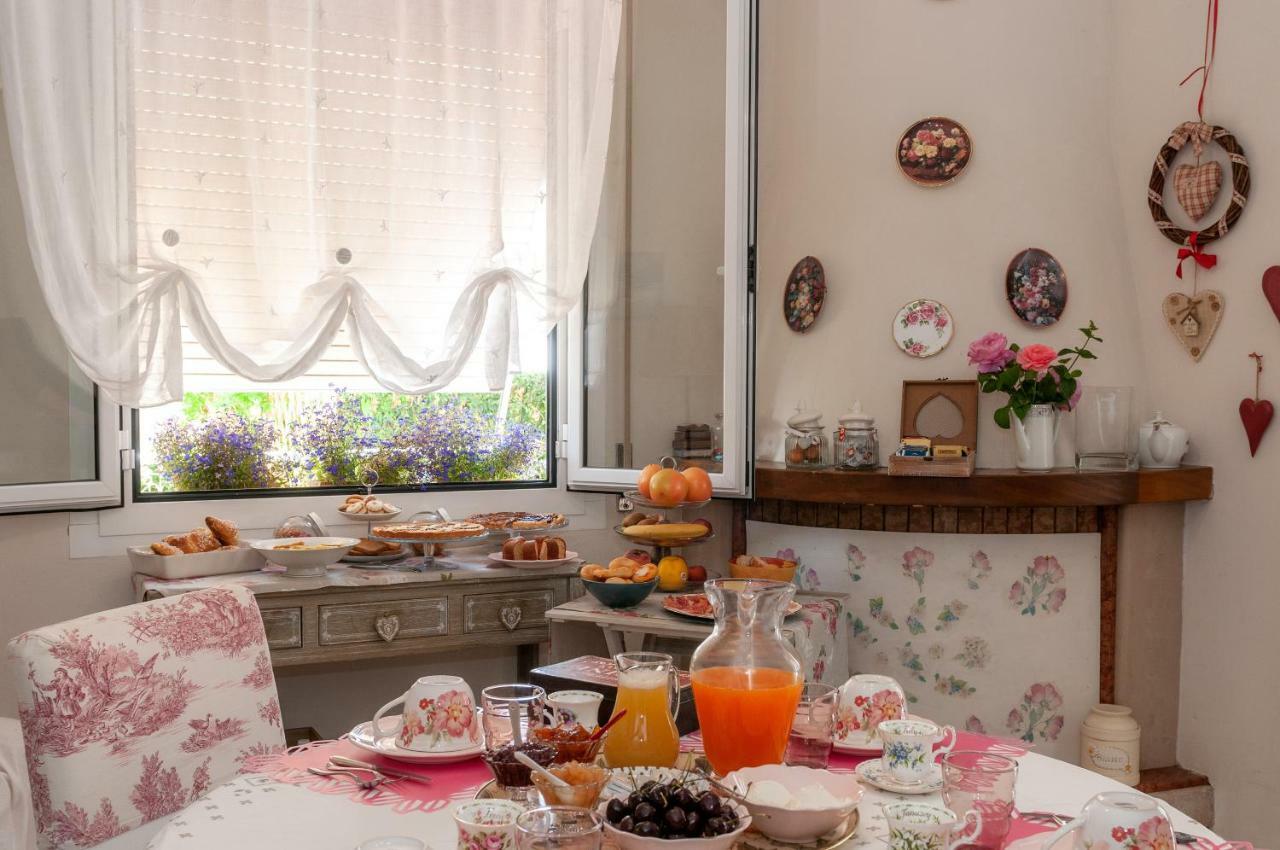 Tre Civette Sul Como Bed and Breakfast Marina di Massa Exterior foto