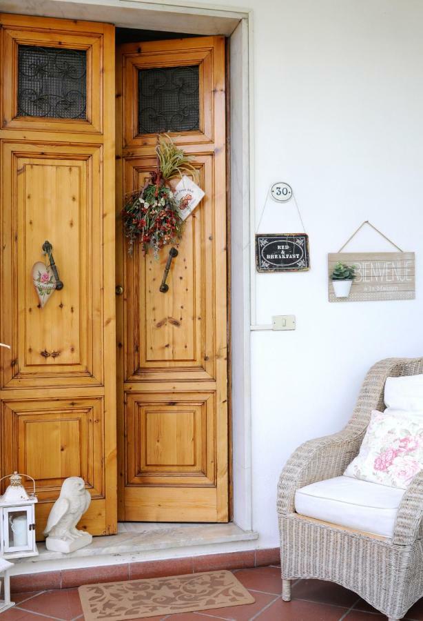 Tre Civette Sul Como Bed and Breakfast Marina di Massa Exterior foto