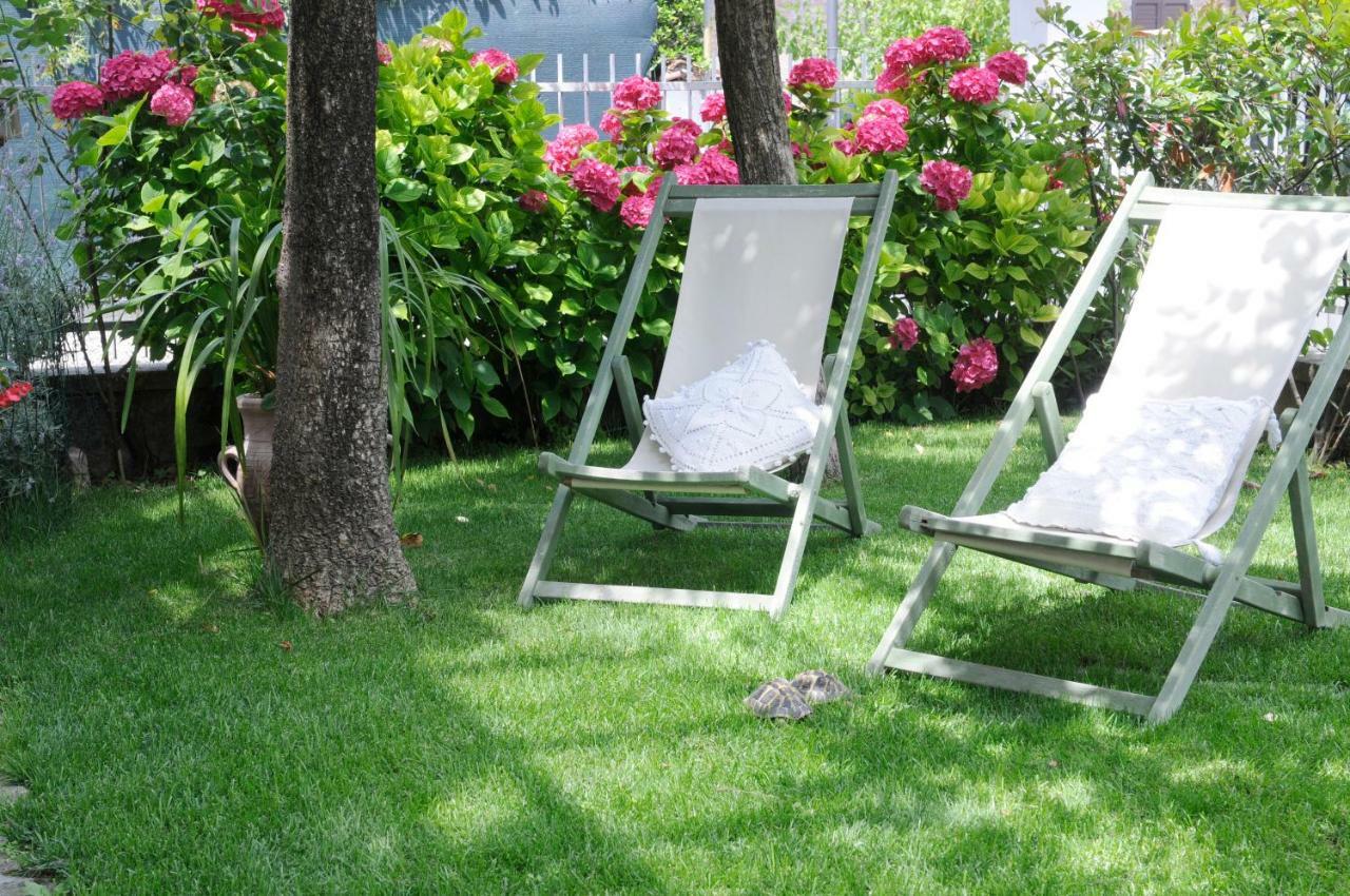 Tre Civette Sul Como Bed and Breakfast Marina di Massa Exterior foto
