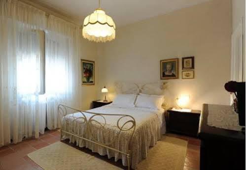 Tre Civette Sul Como Bed and Breakfast Marina di Massa Exterior foto
