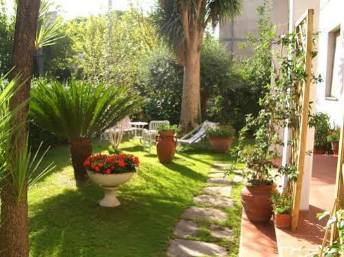 Tre Civette Sul Como Bed and Breakfast Marina di Massa Exterior foto